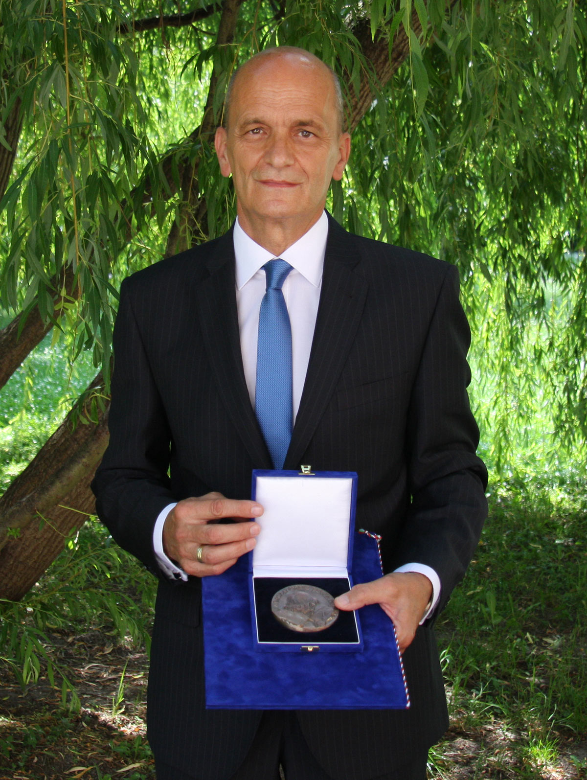 Gunda András kitüntetése
