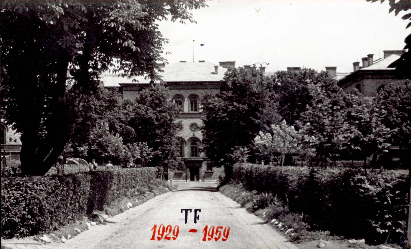 Levéltári kutatási eredmények 1956-ról - A TF főépülete 1959-ben, az Alkotás utca felől.