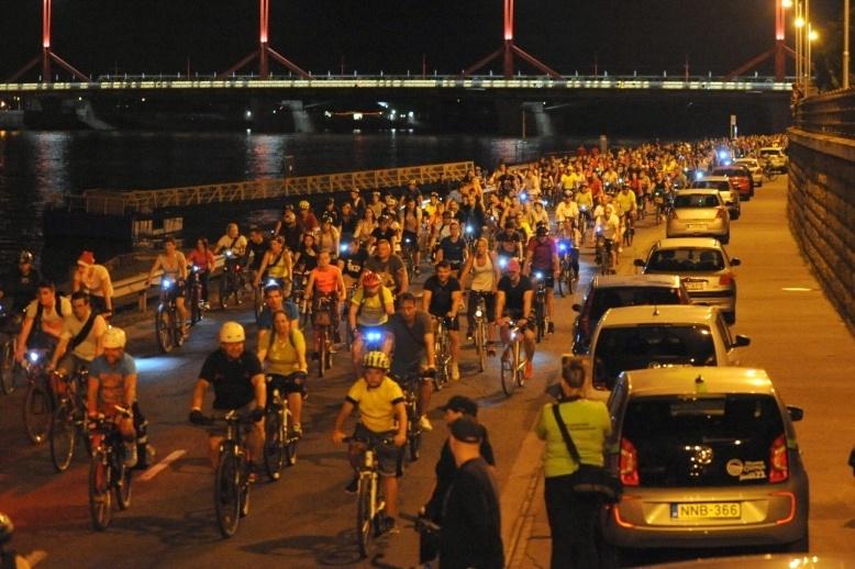 Az idén is ezreket vonzott a Mozgás Éjszakája (kerékpárverseny)