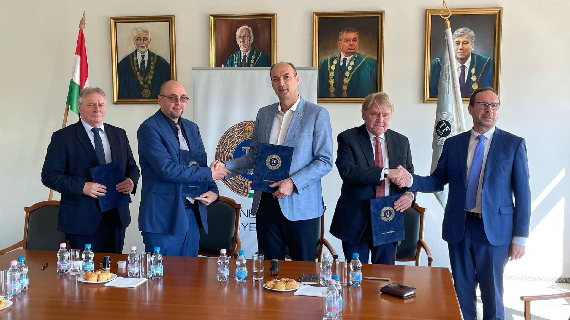 Együttműködési megállapodás a Ceglédi VSE-vel és a Ceglédi Szakképzési Centrummal