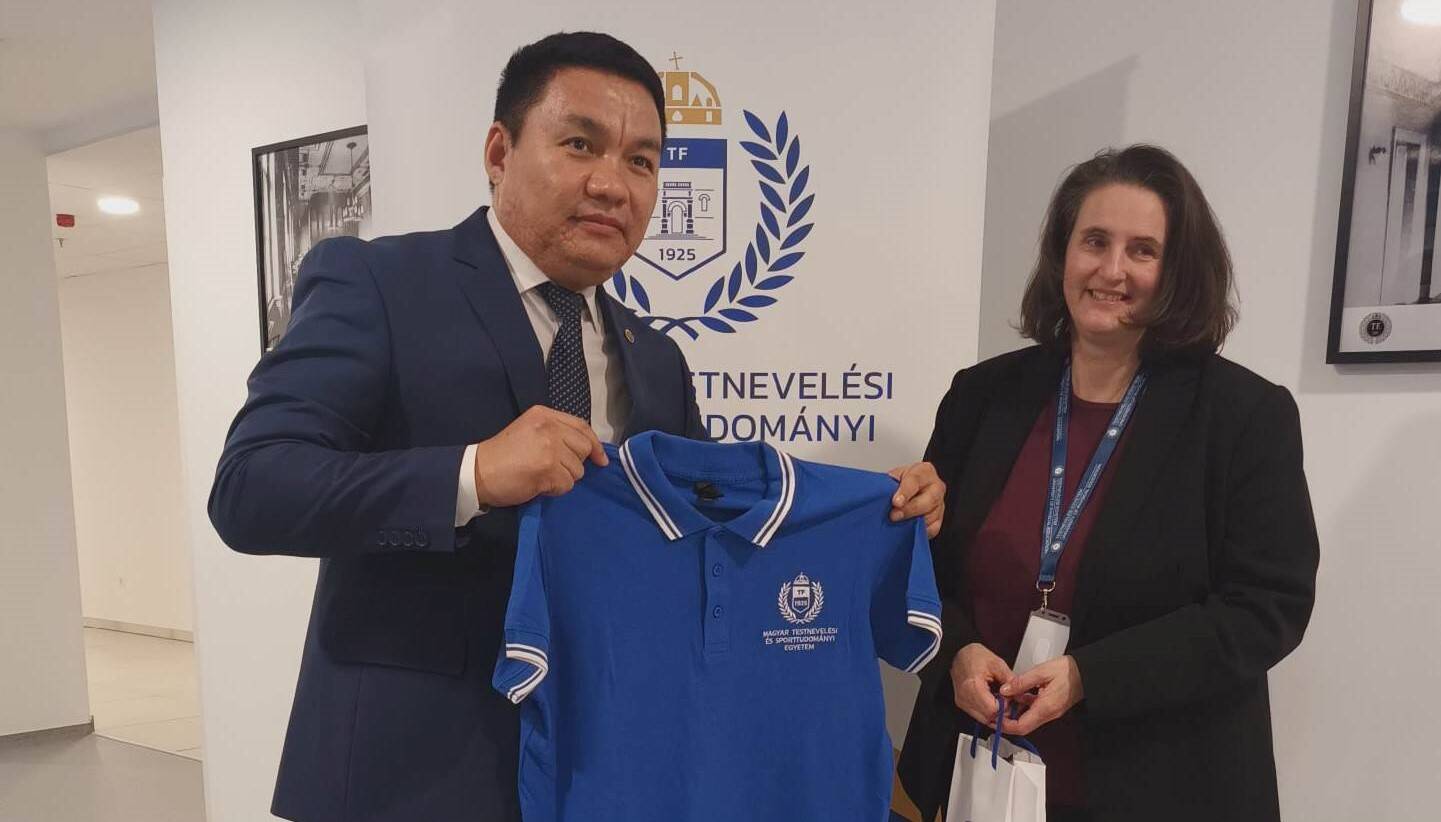 Az Üzbég Állami Testnevelési és Sport Egyetemről érkezett látogató a TF re 