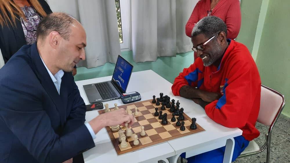 HUSS Rector paid a visit to Cuba and won a chess game