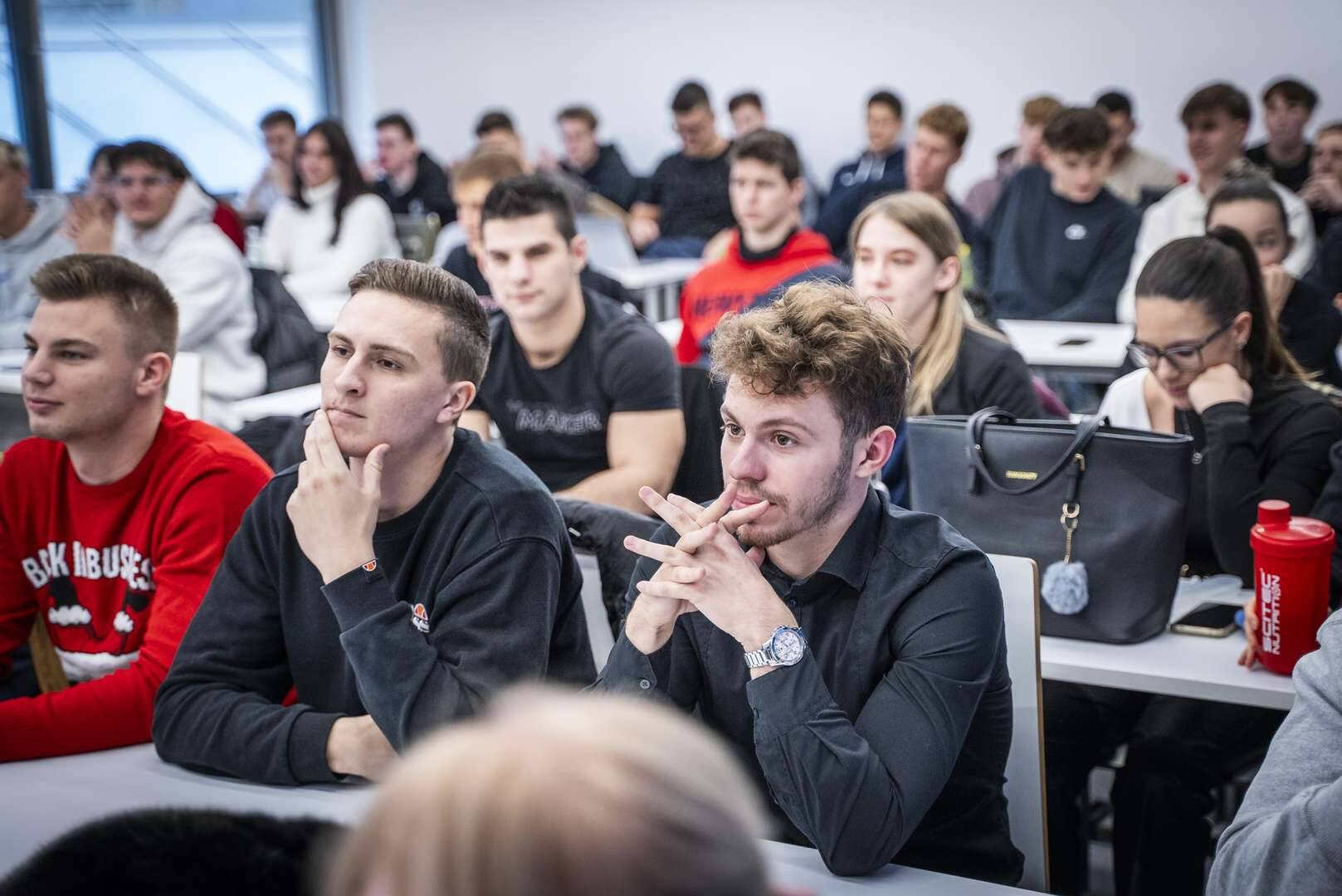 A TF en jart az olimpiai bajnok Rasovszky Kristof es sportmenedzsere 2