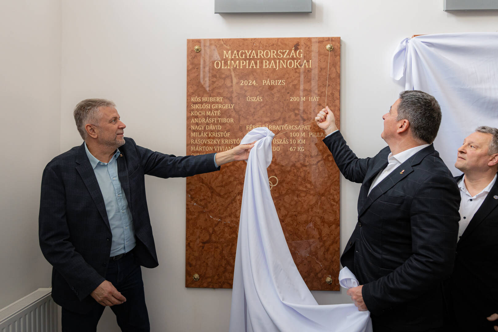 Tizenharom magyar olimpiai es paralimpiai bajnok kezlenyomataval bovult a Magyar Sportcsillagok Fala 3