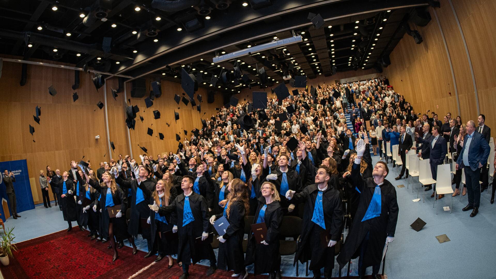 Téli diplomaátadó ünnepség a centenárium évében díjátadóval