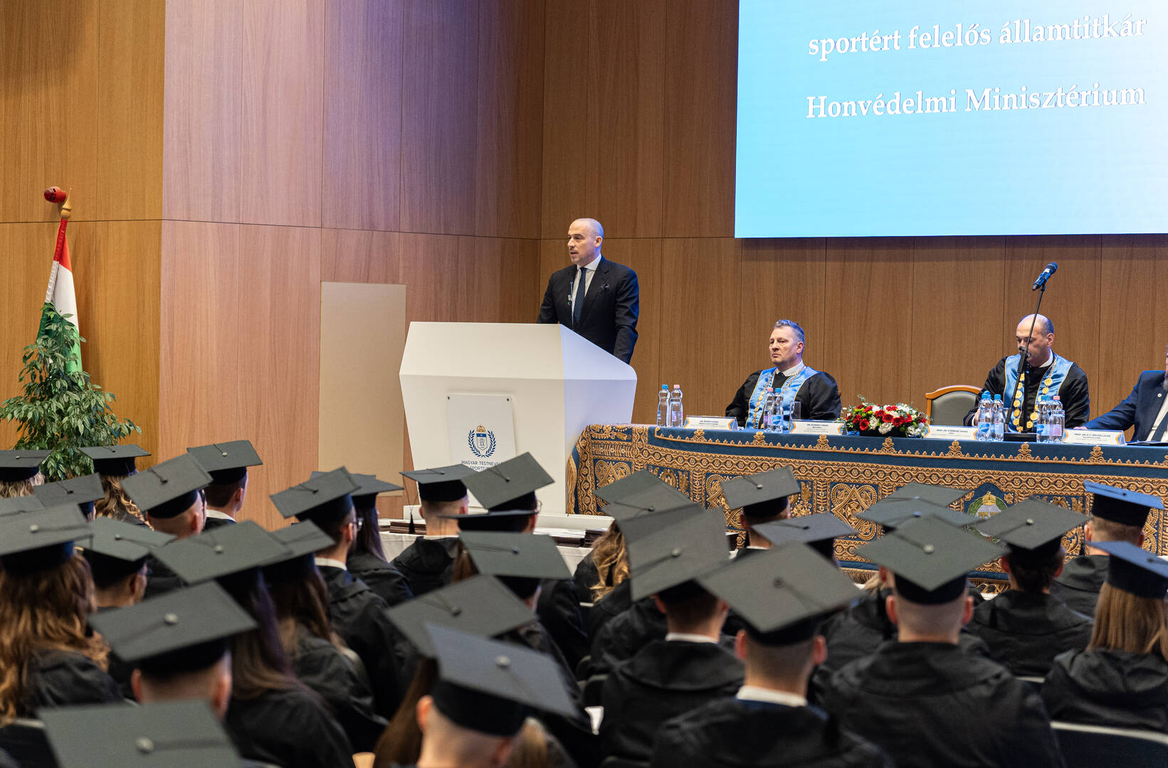 Teli diplomaatado unnepseg a centenarium eveben dijatadoval 3