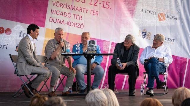 Széchy Tamás öröksége: teltházas könyvbemutató és dedikálás az Ünnepi Könyvhéten