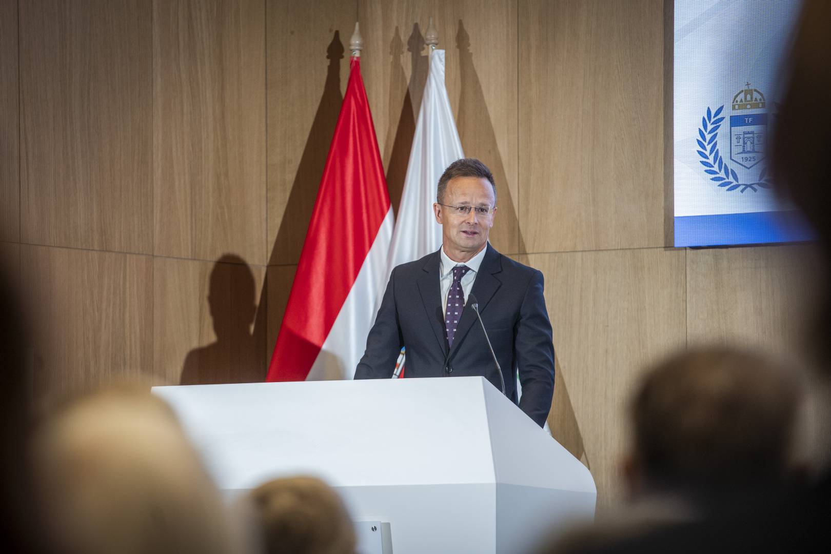 A TF diszdoktorava avattak a NOB elozo elnoket Thomas Bachot 6