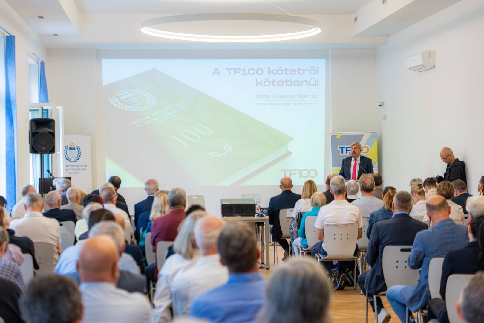 Az elmult 100 evehez melto konyvet adott ki a centenariumat unneplo TF 4