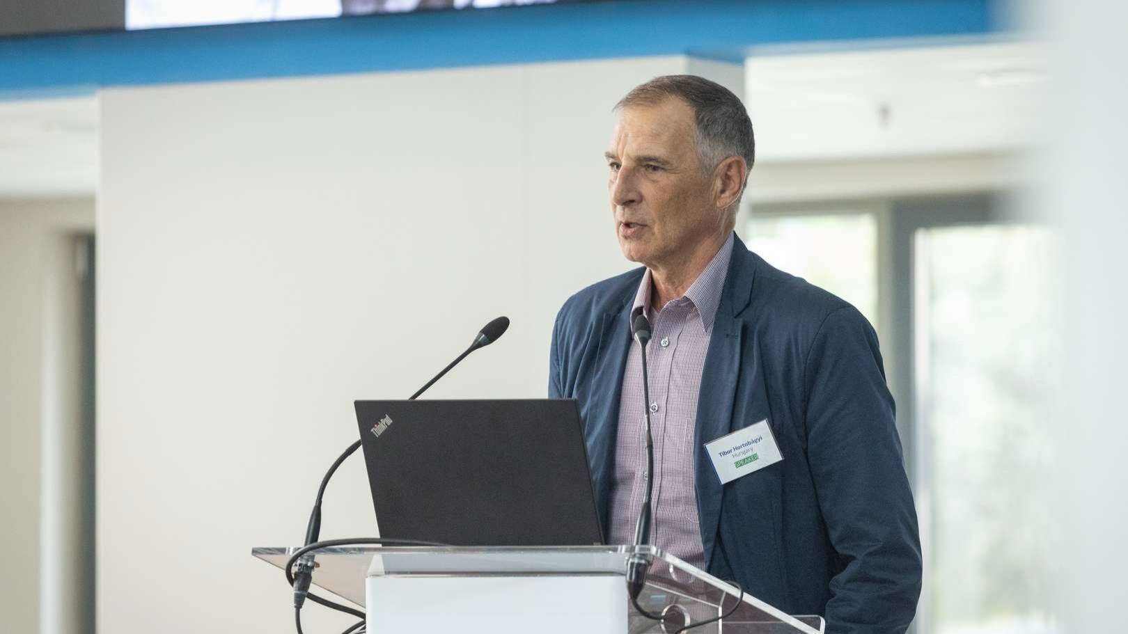 Professor Tibor Hortobágyi holds successful presentation at the International Strength Training Conference