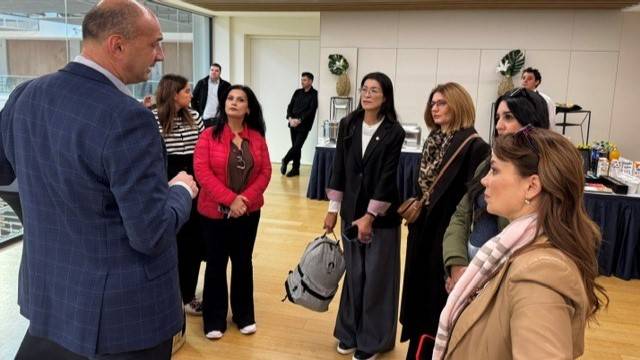 A TF en jart a Nemzetkozi Sportujsagiro Szovetseg noi delegacioja 2