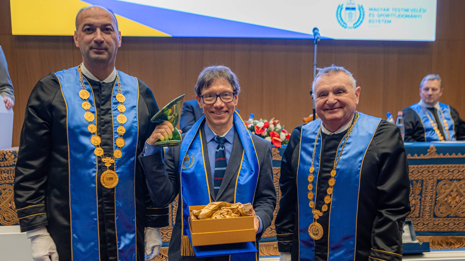 Doktorokat es diszdoktort avattak a TF en 3