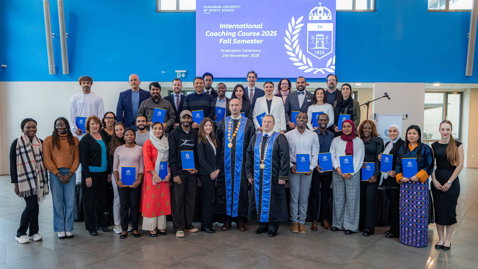 Huszonegy kulfoldi hallgato vette at oklevelet a Nemzetkozi Edzokepzo Tanfolyam diplomaoszto unnepsegen 2