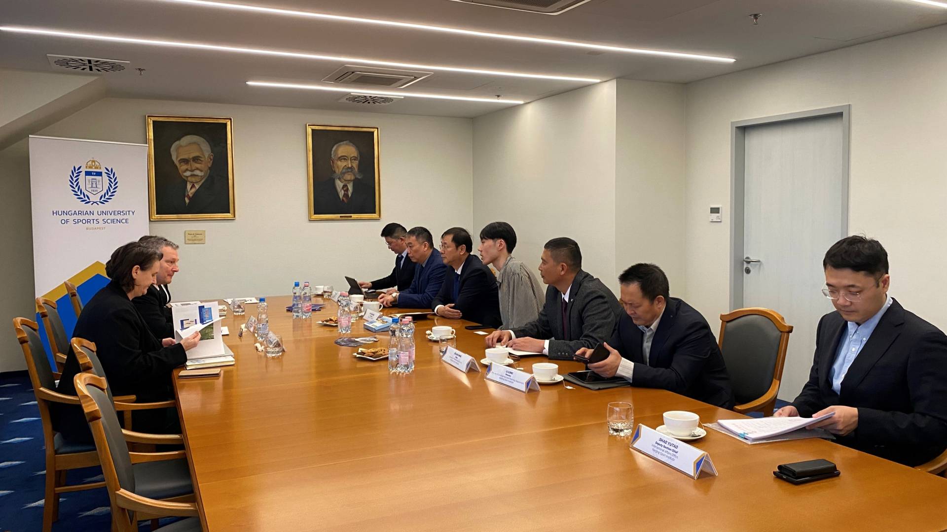 Egyeztetesek a Nancsing Sportintezettel