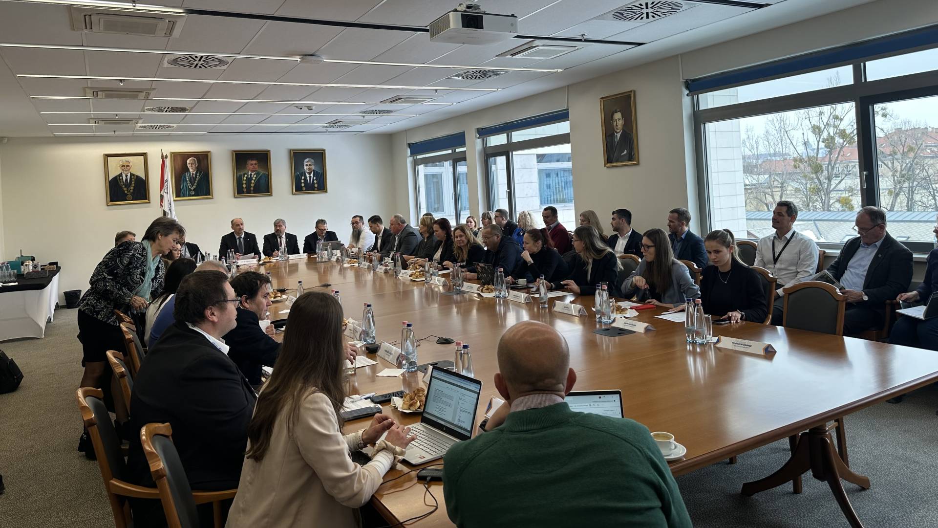 Ülésezett a Szenátus, amely elfogadta a rektori pályázati szövegét