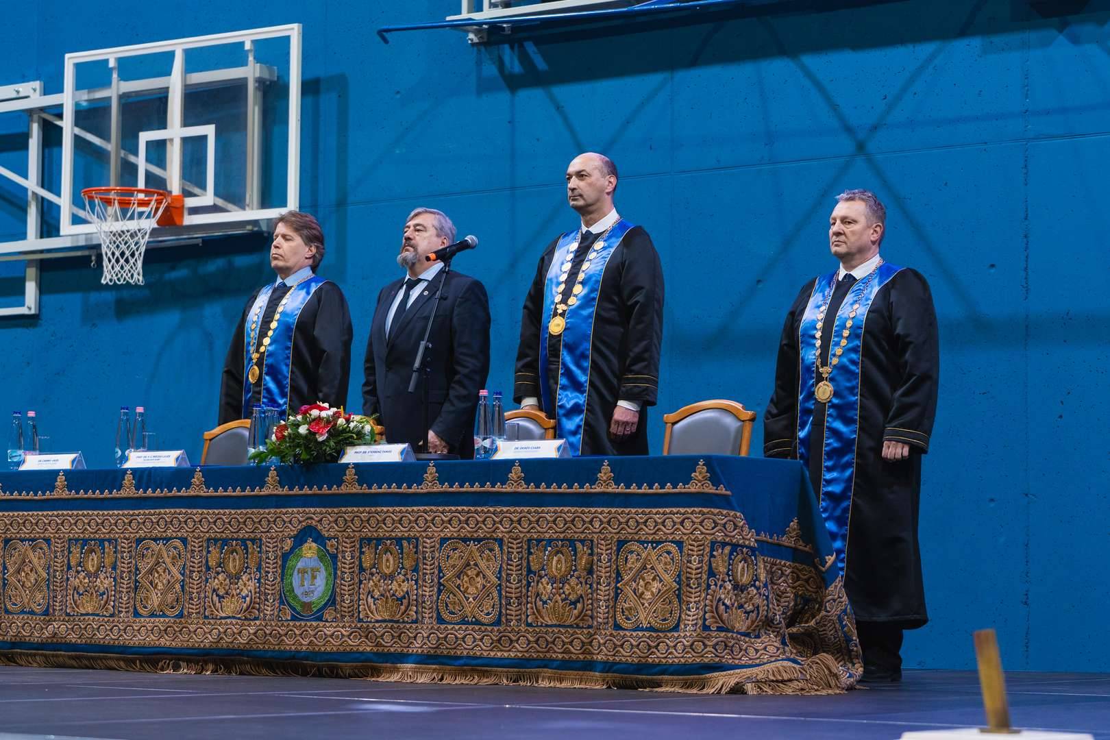 A jovo testnevelo tanarai edzoi es sportvezetoi vettek at okleveluket a TF en 0