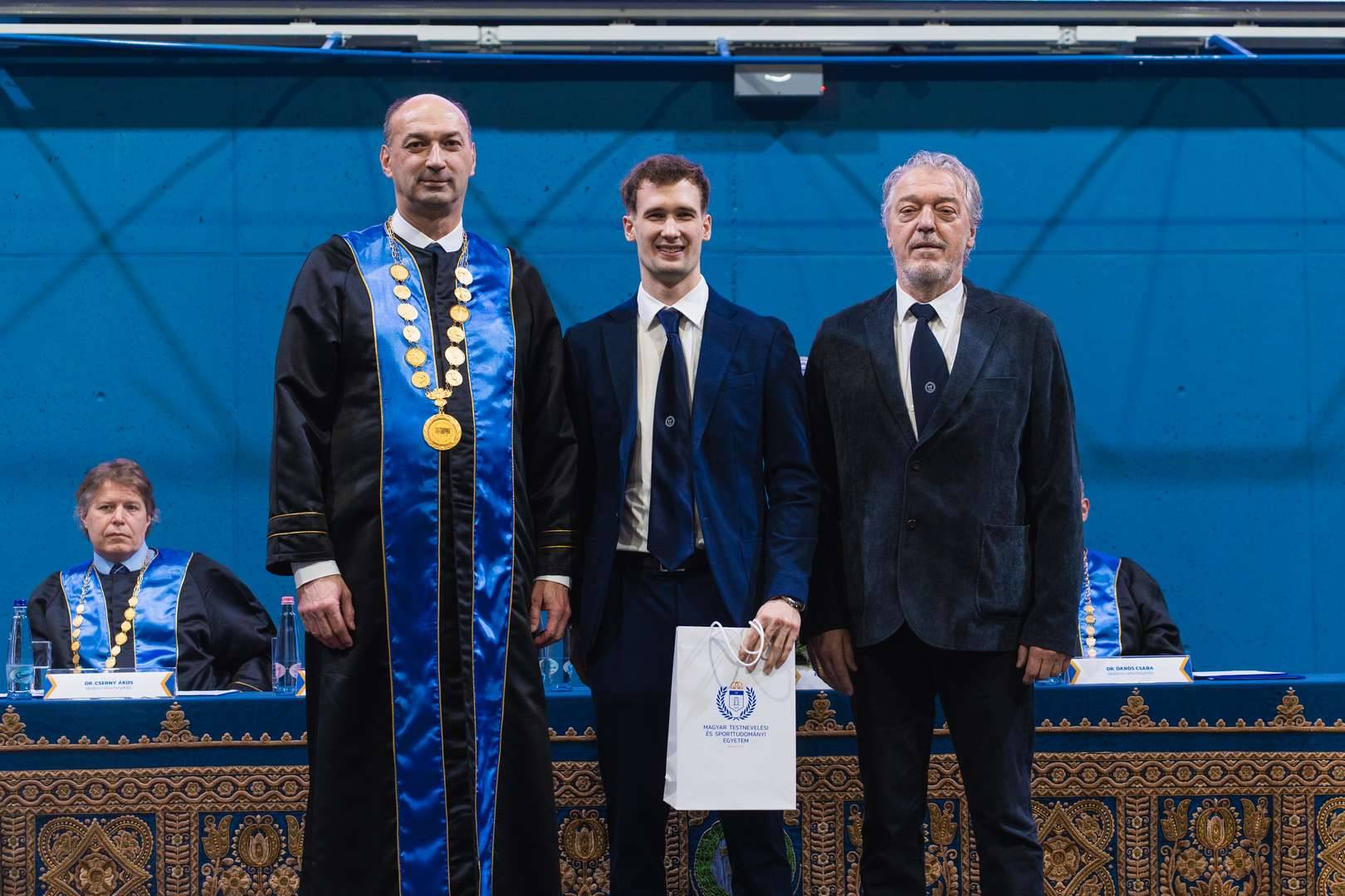 A jovo testnevelo tanarai edzoi es sportvezetoi vettek at okleveluket a TF en 3