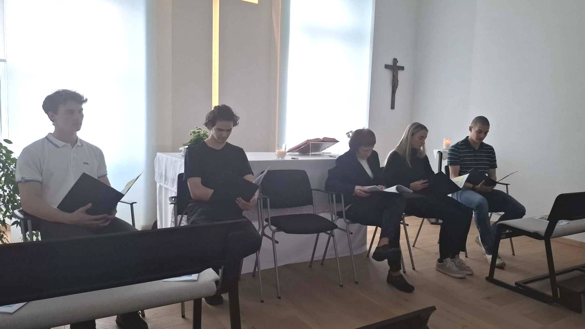 Az iden is megtartotta husveti verses elmelkedeset a TF Muhely a Szent Imre kapolnaban
