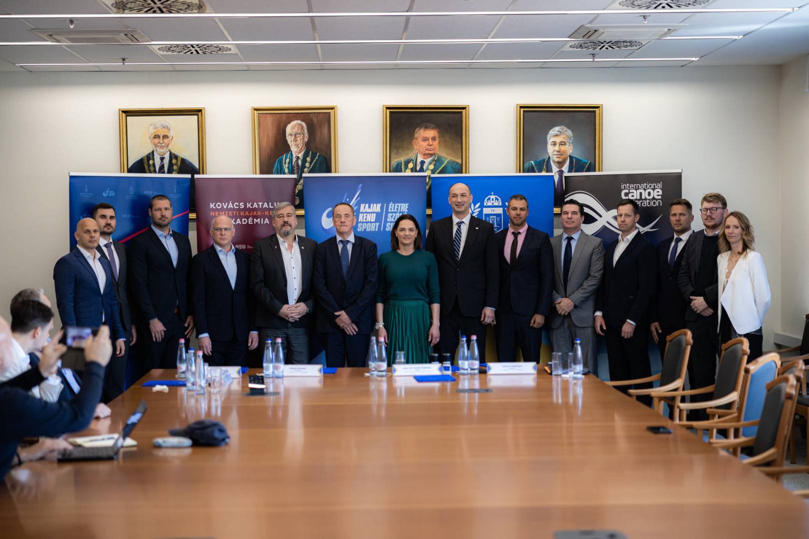 A kajak kenu sport kulcsszereploivel irt ala egyuttmukodesi megallapodast a TF 1